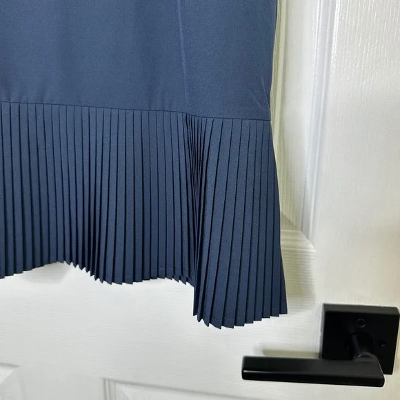 Spanx Yes Pleats Pleated Hem Tee Women Medium Navy Blue Excellent Short Sleeve - Picture 9 of 9